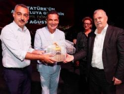 ATAT�RK �n Armutlu ya geli�i kutland�